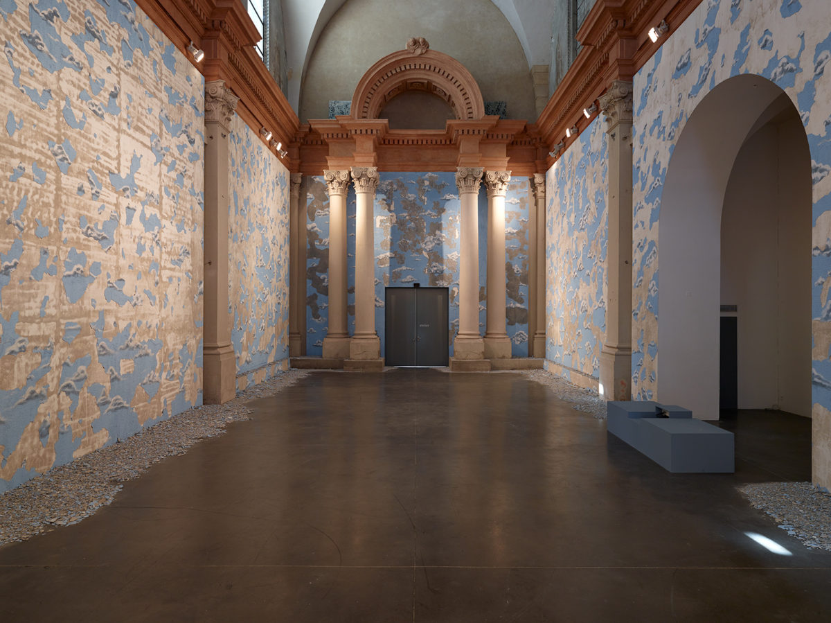 <i>partition pour main et masse</i>, 2018
</br> 
installation view, centre d'art contemporain chapelle saint-jacques, saint-gaudens
>