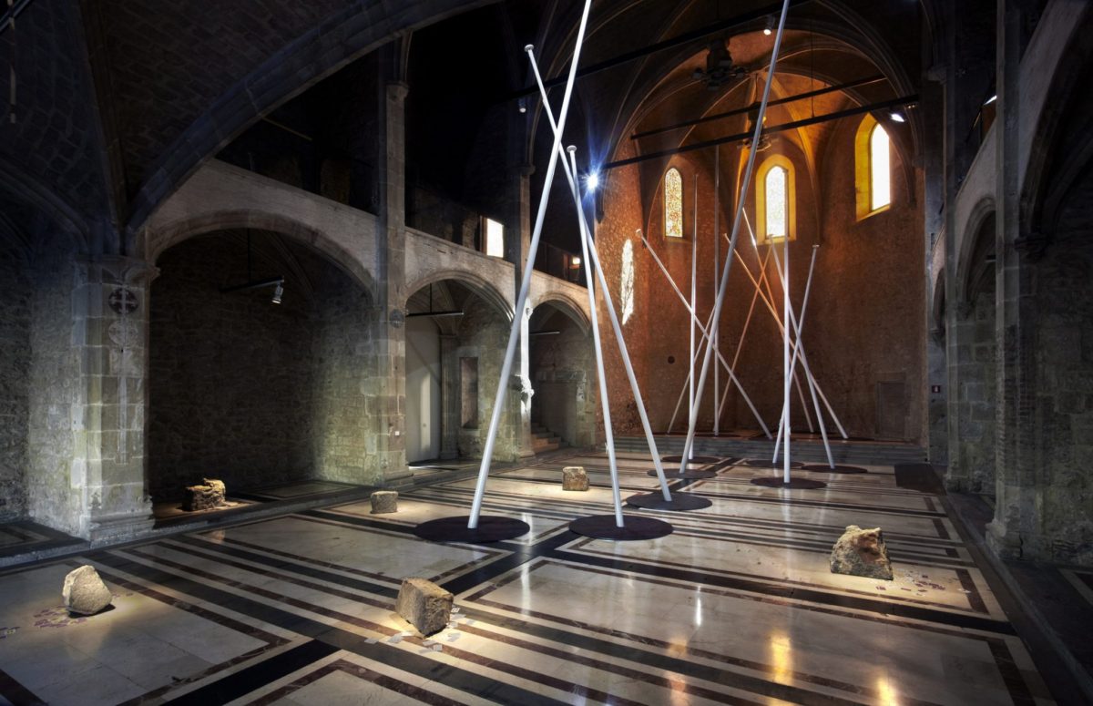 <i>la ronda</i>, 2010
</br>
installation view, capella, macba, barcelona>