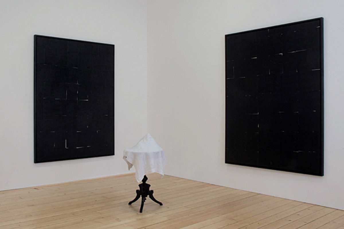 <i>still life, frame still</i>, 2010
</br>
installation view, fri art, fribourg>