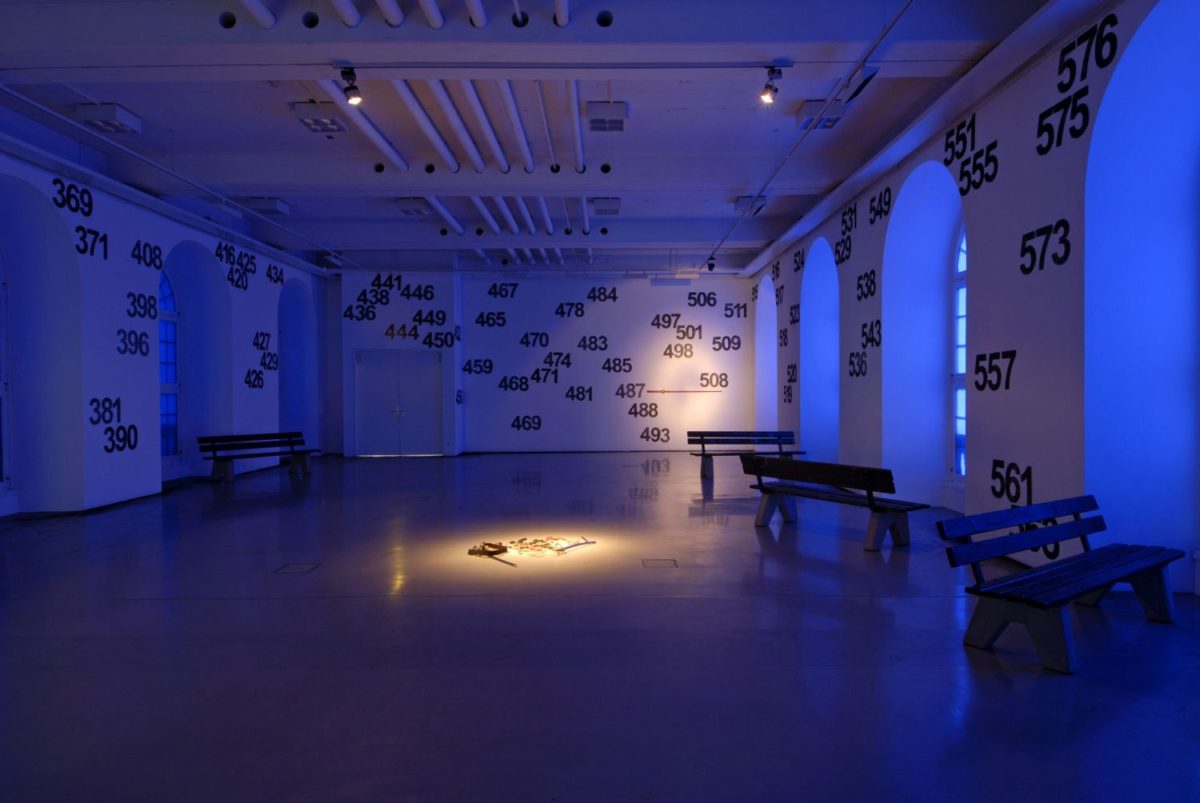 <i>les sanglots longs</i>, 2009
</br> 
installation view, kunsthalle fridericianum, kassel>