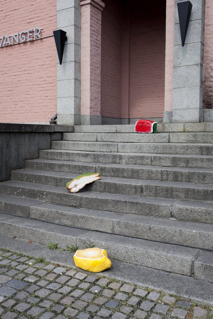 <i>landscapes</i>, 2014
</br>
installation view, kunsthall stavanger, stavanger>