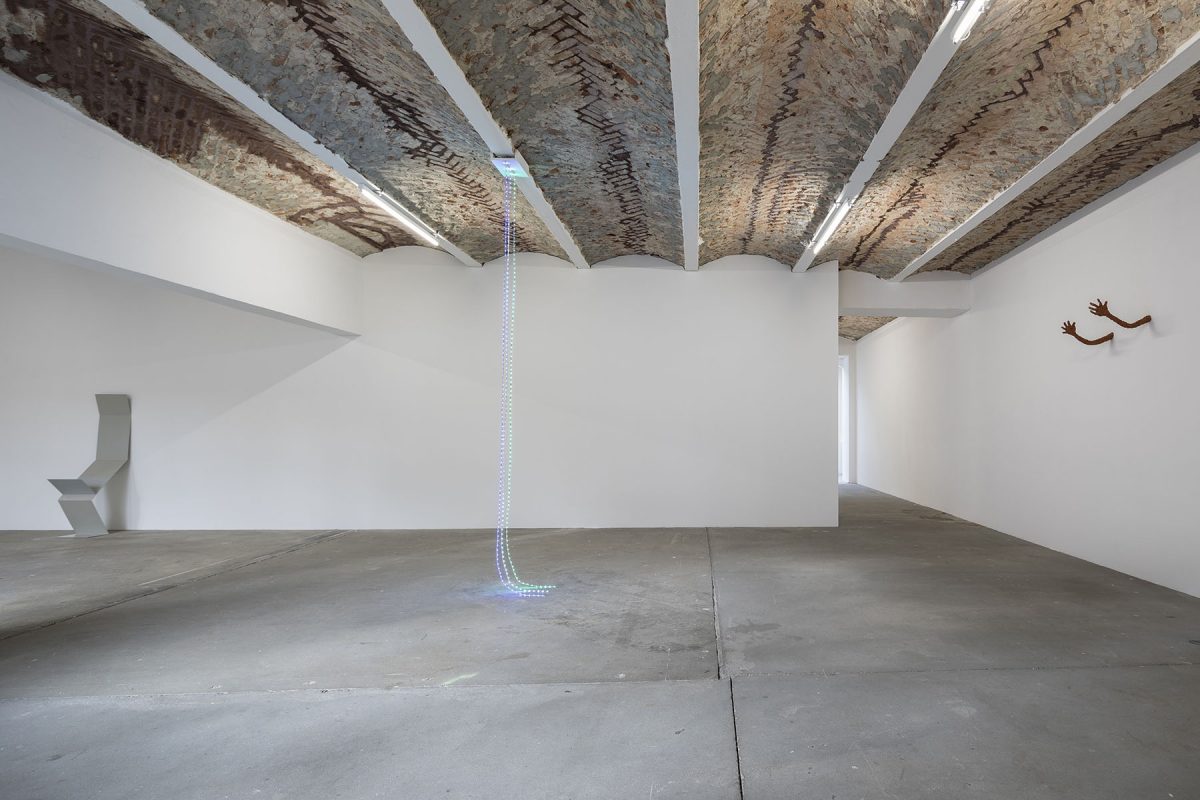 <i>stepping stairs</i>, 2018 
</br>
installation view, kw institute for contemporary art, berlin
>