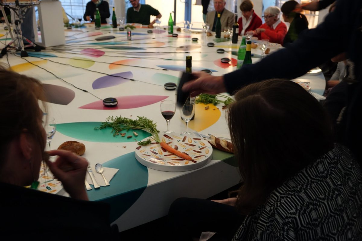 <i>three elephant’s day</i>, 2014
</br>
installation view, bonner kunstverein, bonn 
</br>
performance with serge vuille>