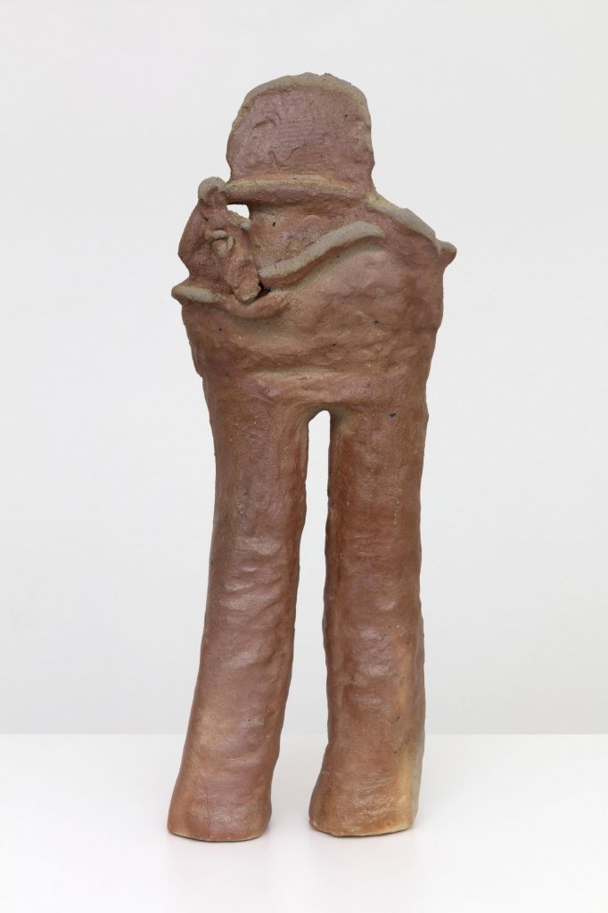 </i>selene holding baby dionysus</i>, 2019</br>
stoneware</br>89 x 30 x 20 cm / 35 x 11.8 x 7.8 in