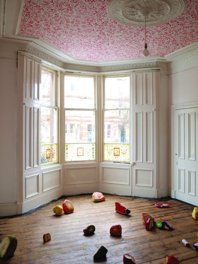 <i>elephant, spoon and sausage roll</i>, 2010
</br>
installation view, rez-de-chaussée, glasgow>