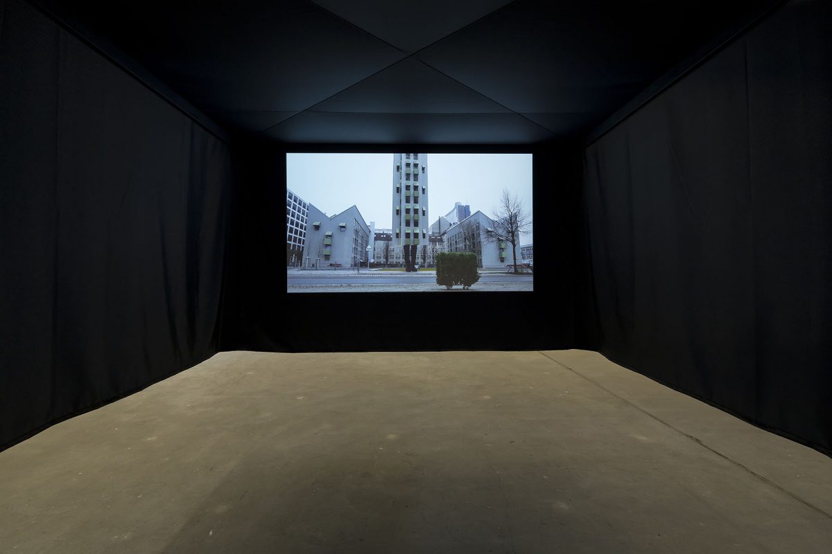 <i>stepping stairs</i>, 2018 
</br>
installation view, kw institute for contemporary art, berlin
>