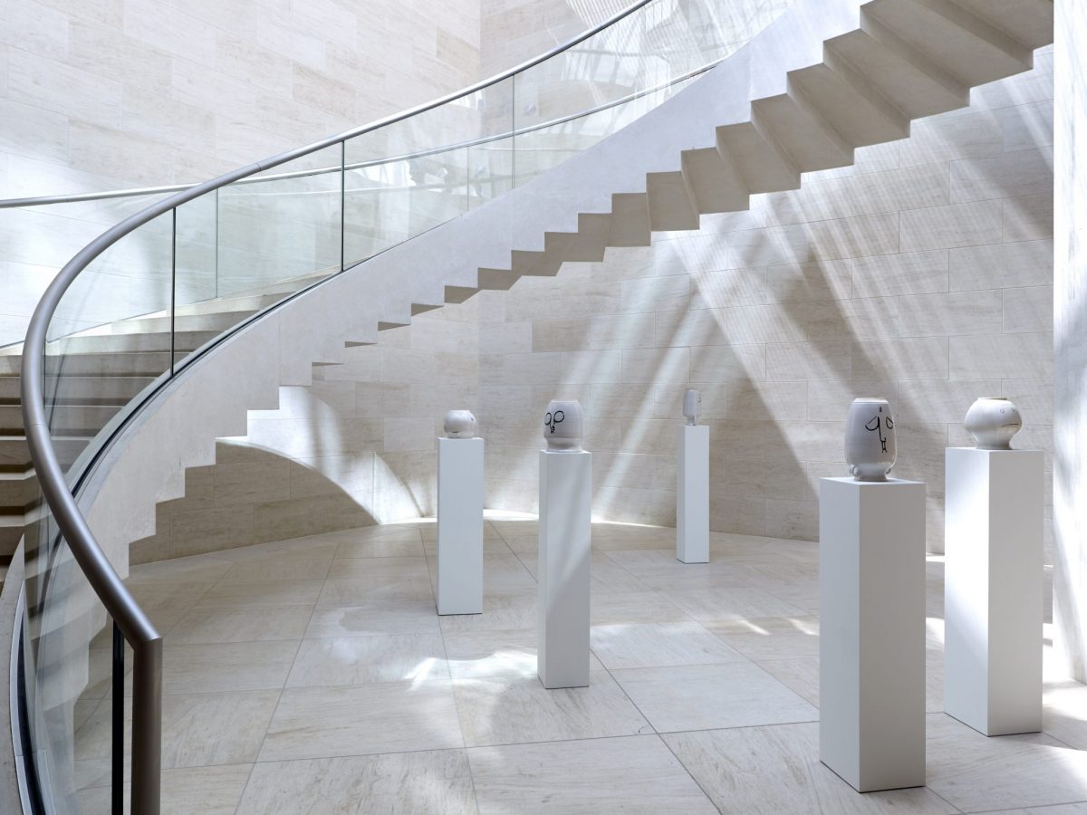 <i>hard to picture – a tribute to ad reinhardt</i>, 2017 
</br>
installation view, mudam, luxembourg
>