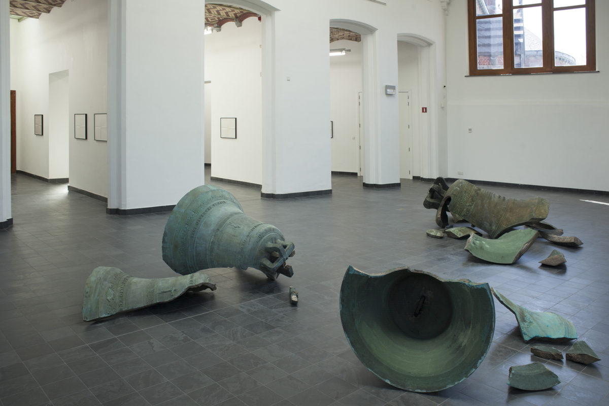 <i>falling, lovely and beautiful</i>, 2018
</br> 
installation view, kiosk, ghent>