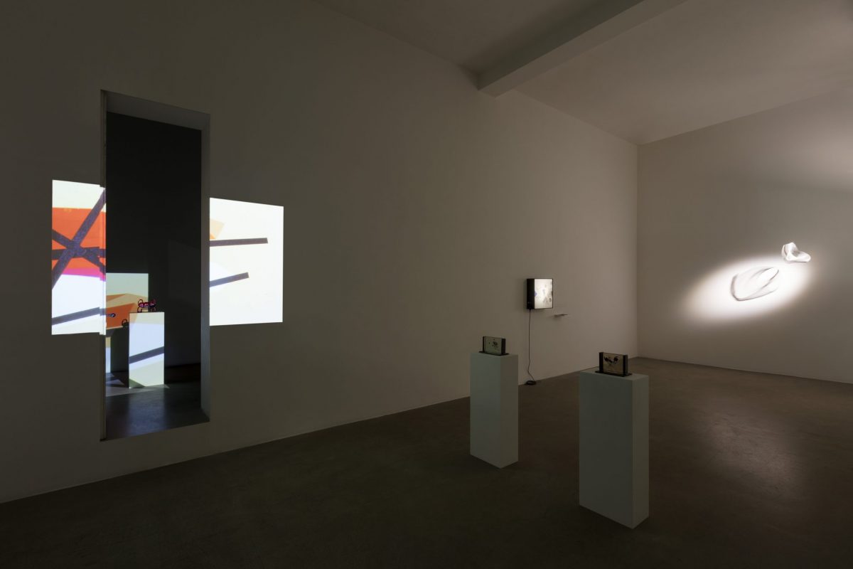 <i>ognuno vede ciò che sa</i>, 2018
</br>
installation view, kaufmann repetto, milan>