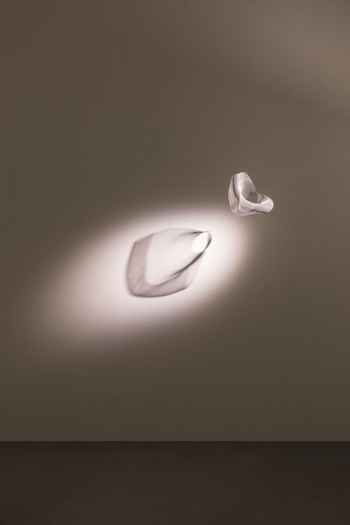 <i>concavo convesso (concave convex)</i>, 1990
</br>
shaped wire mesh, 40 x 40 x 30 cm / 15.7 x 15.7 x 11.8 in
>