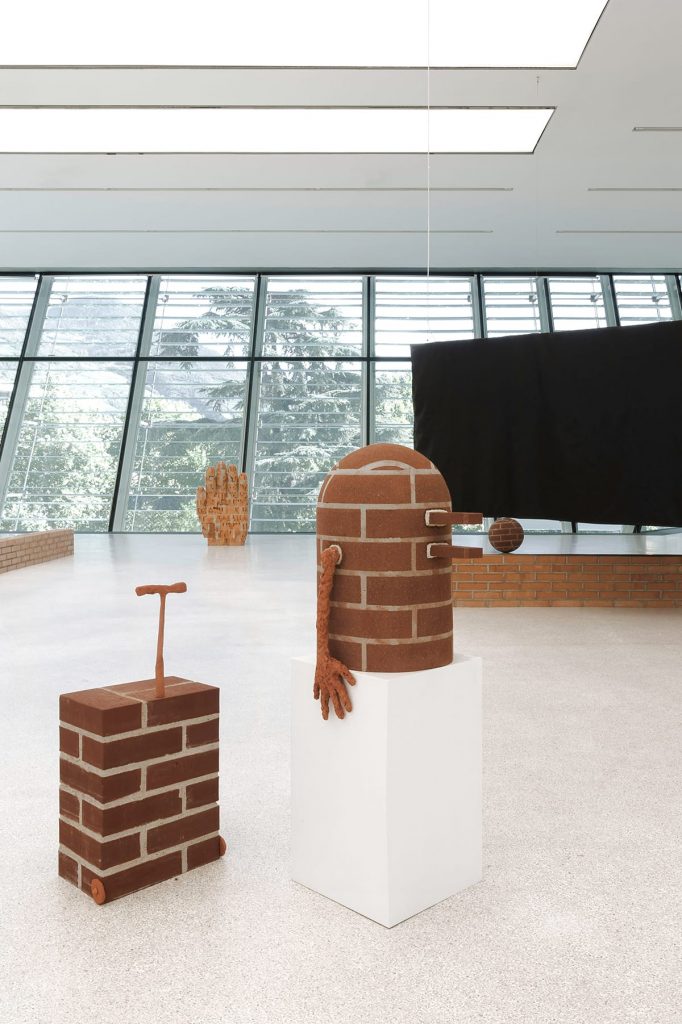 <i>up</i>, 2016 
</br>
installation view, museion, bolzano
>