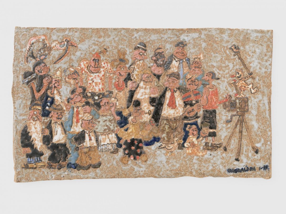 <i>untitled</i>, 1999
</br>
glazed ceramic, 22,2 x 36,8 cm / 8.7 x 14.5 in>