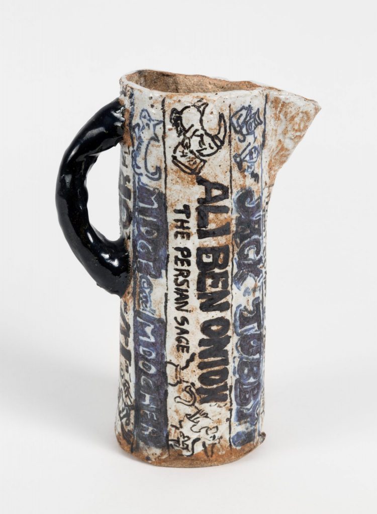 <i>untitled</i>, 2016
</br>
glazed ceramic, 17,7 x 12,7 x 5 cm / 7 x 5 x 3 in>