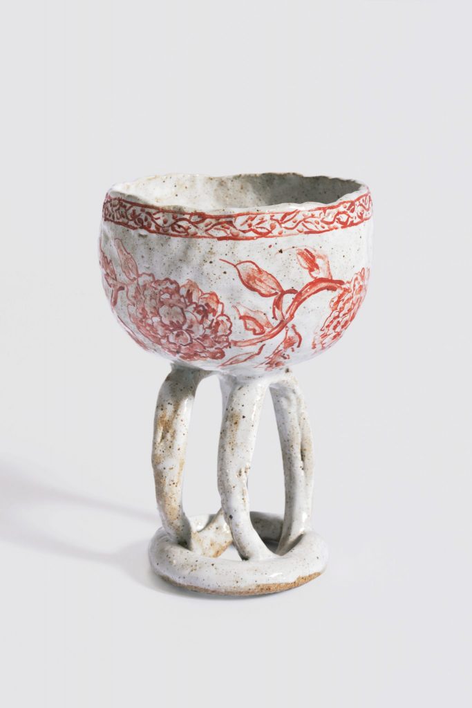 <i>untitled</i>, 2005
</br>
glazed ceramic, 1,6 x 9,2 x 9,8 cm / 5.3 x 3.6 x 3.8 in>
