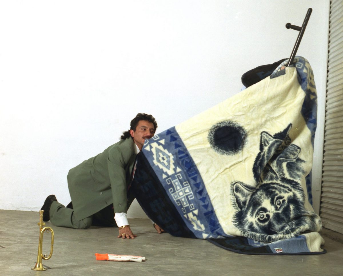 yoshua okón</br><i>coyotería</i>, 2003</br>video</br>17'02''