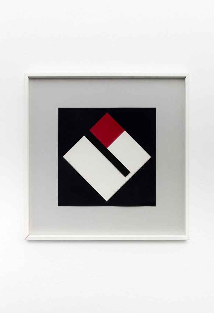 <i>negativo-positivo</i>, 1951-89
</br>
collage on paper, 31 x 31 cm / 12.2 x 12.2 in
>