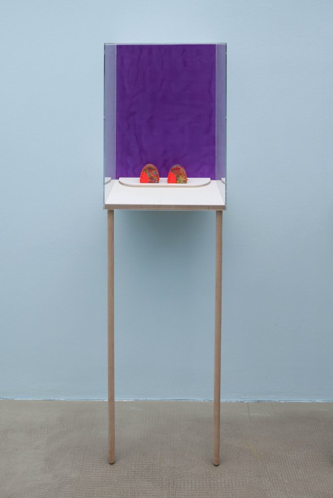 <i>untitled</I>, 2015
</br>
gouache and watercolour on paper, flashe, string, uv plexiglass, maple
</br>
161,3 x 46,7 x 37,9 cm / 63.5 x 18.4 x 14.9 in>