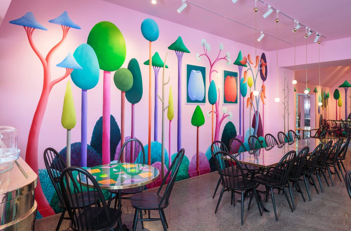 <i>café party</i>, 2017
</br>
installation view, jupiter artland, edinburgh>