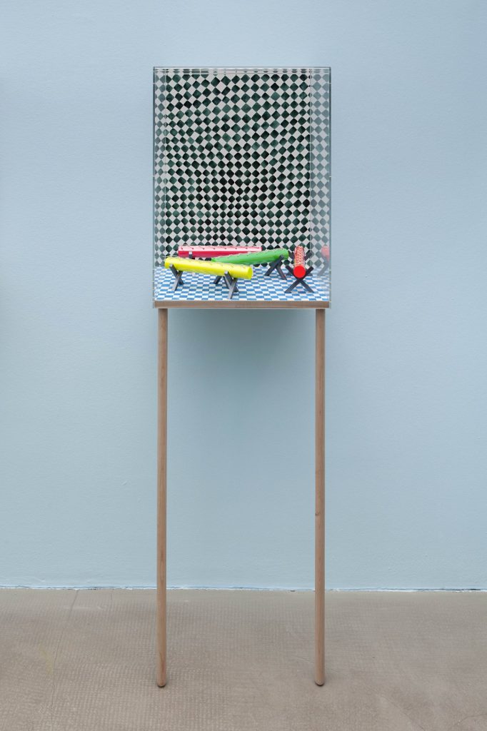 <i>untitled</I>, 2015
</br>
watercolor on paper, flashe, mylar, string, wood, uv plexiglass, maple
</br>
161,3 x 46,7 x 37,9 cm / 63.5 x 18.4 x 14.9 in>