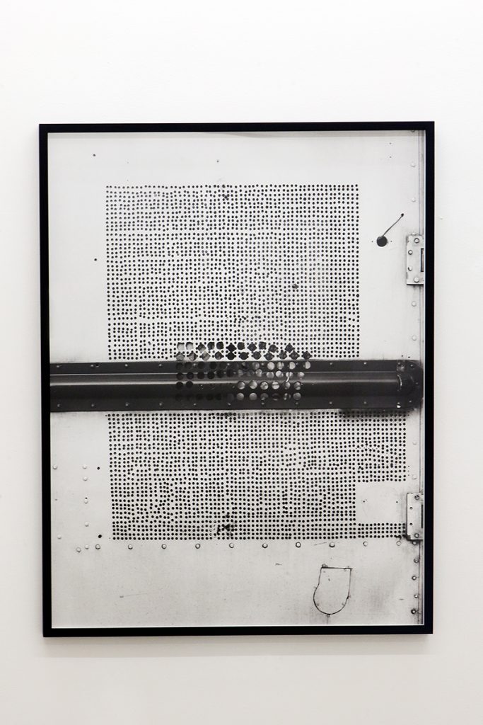 <i>image pattern gratification</I>, 2013
</br>
epson print, 114,3 x 87,6 cm / 45 x 34.4 in 
>