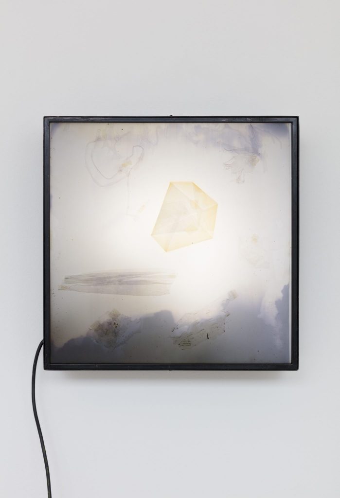 <i>polariscop 8</i>, 1960
</br>
light box, 50 x 50 x 15 cm / 19.7 x 19.7 x 5.9 in
>
