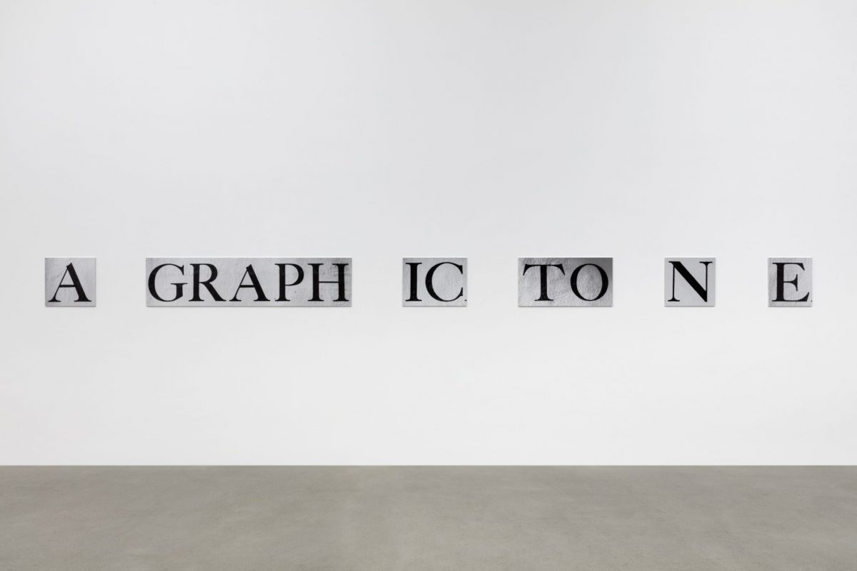 <i>a graphic tone</i>, 2018 </br>
archival pigment print mounted on aluminum, 6 prints
</br>
38 x 600 x 0,8 cm / 15h x 236.2 x 0.3 in>
