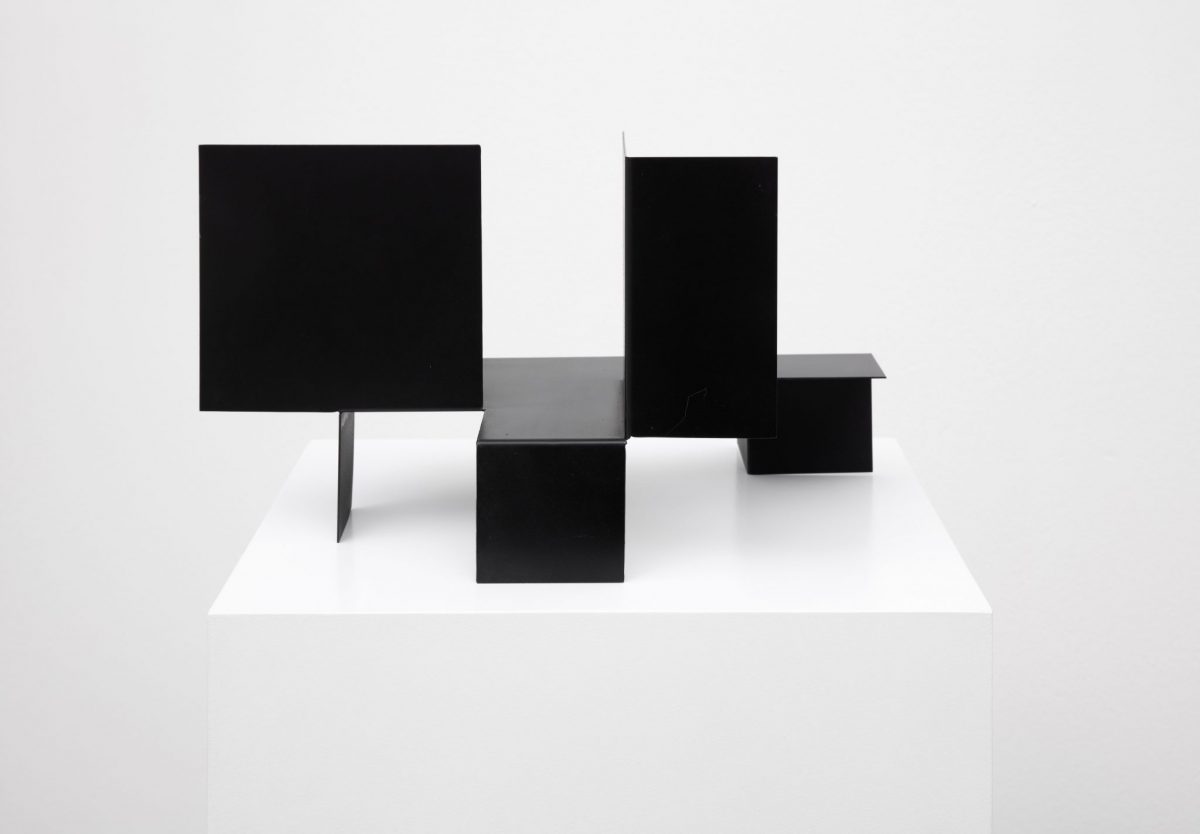 <i>scultura pieghevole (foldable sculpture)</i>, 1951-91
</br>
metal, 32 x 40 x 24 cm / 12.6 x 15.8 x 9.5 in
>