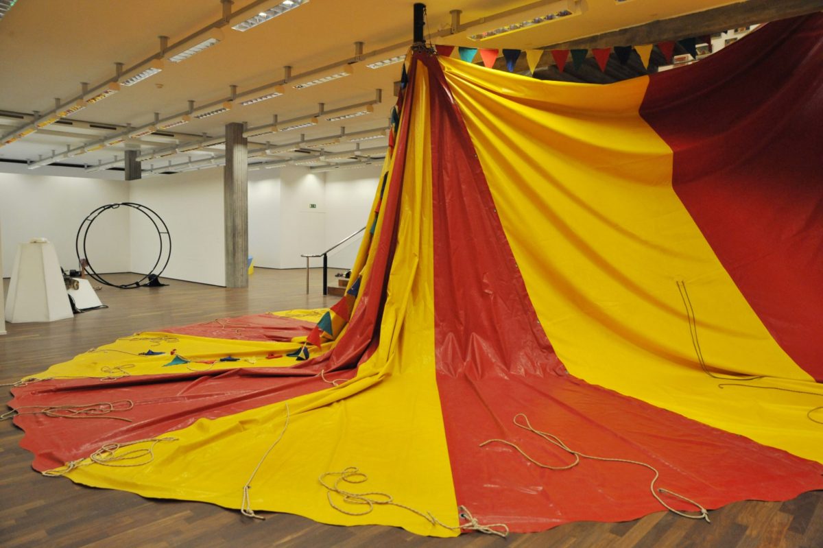 <i>goodbye horses</i>, 2012
</br>
installation view, kunsthaus zurich, zurich>