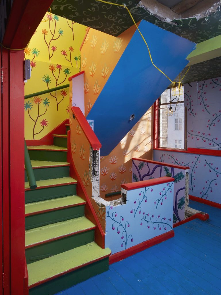 <i>snails in notting hill</i>, 2015
</br>
installation view, the fleming collection, london>