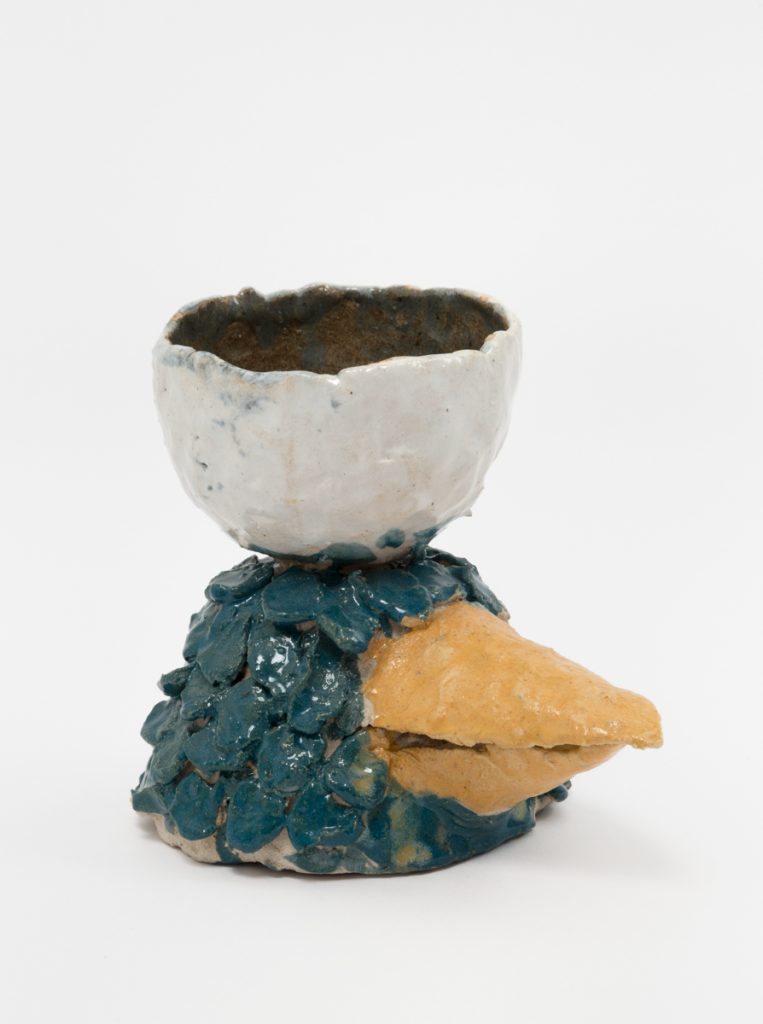 <i>untitled</i>, 2017
</br>
glazed ceramic, 11,4 x 10,7 x 13,3 cm / 4.5 x 4.2x 5.2 in>