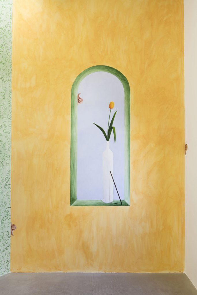 <i>snails' chapel</i>, 2015
</br>
installation view, kaufmann repetto, milan>