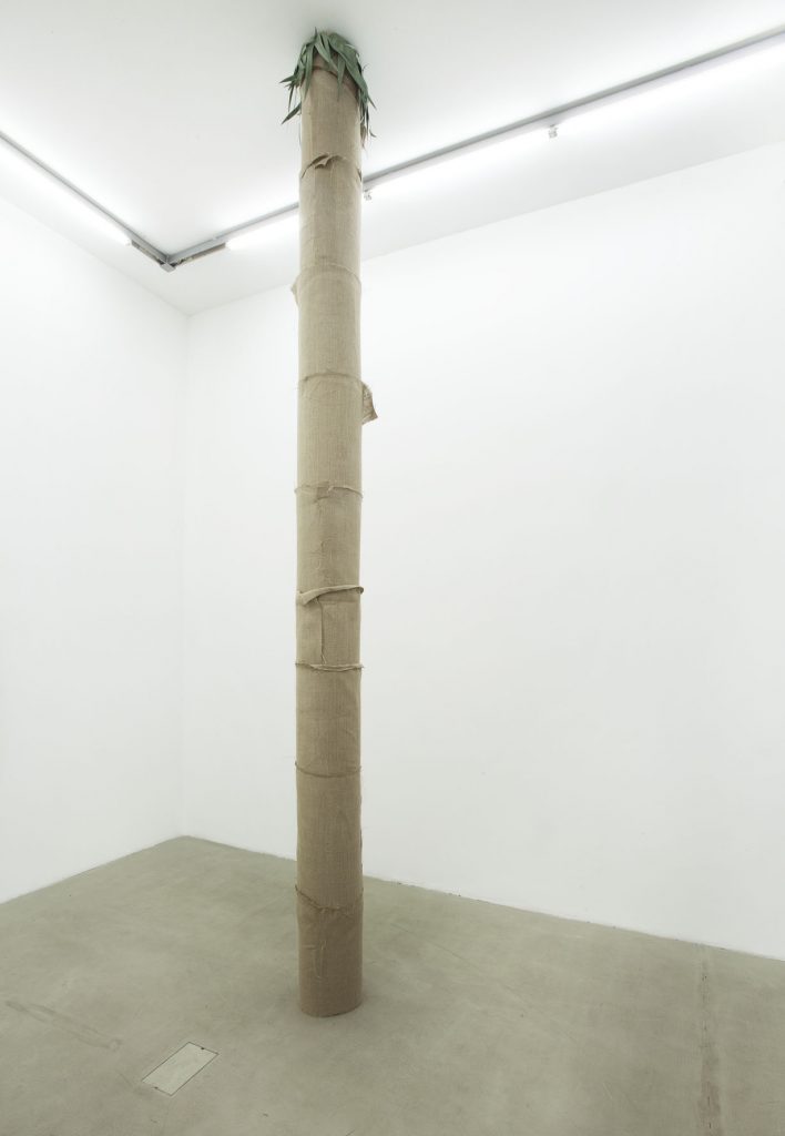 <i>palmenbaum</i>, 1999-2012 
</br>
wire, jute, paper, variable dimensions
>