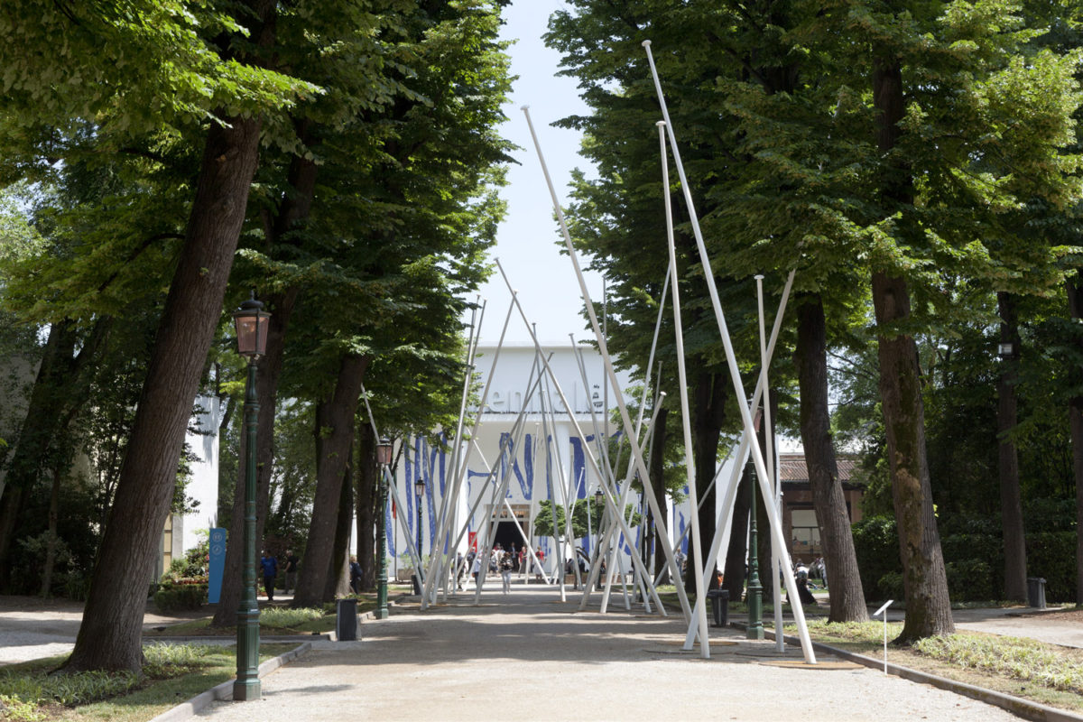 <i>illuminations</i>, 2011
</br>
installation view, 54th venice biennale, venice>