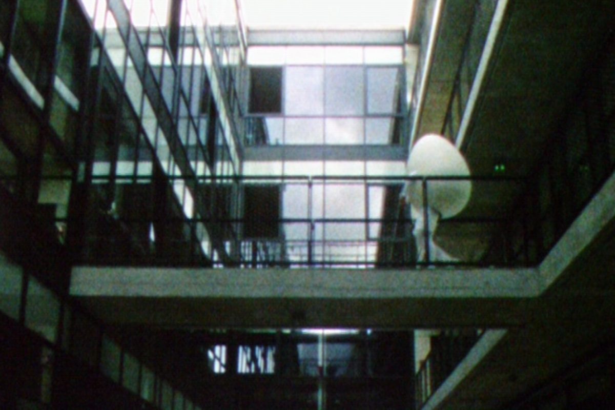 <i>some end of things: the conception of youth</i>, 2011
</br>
video, color, sound, 8 mm transferred to dvd, 3'
>