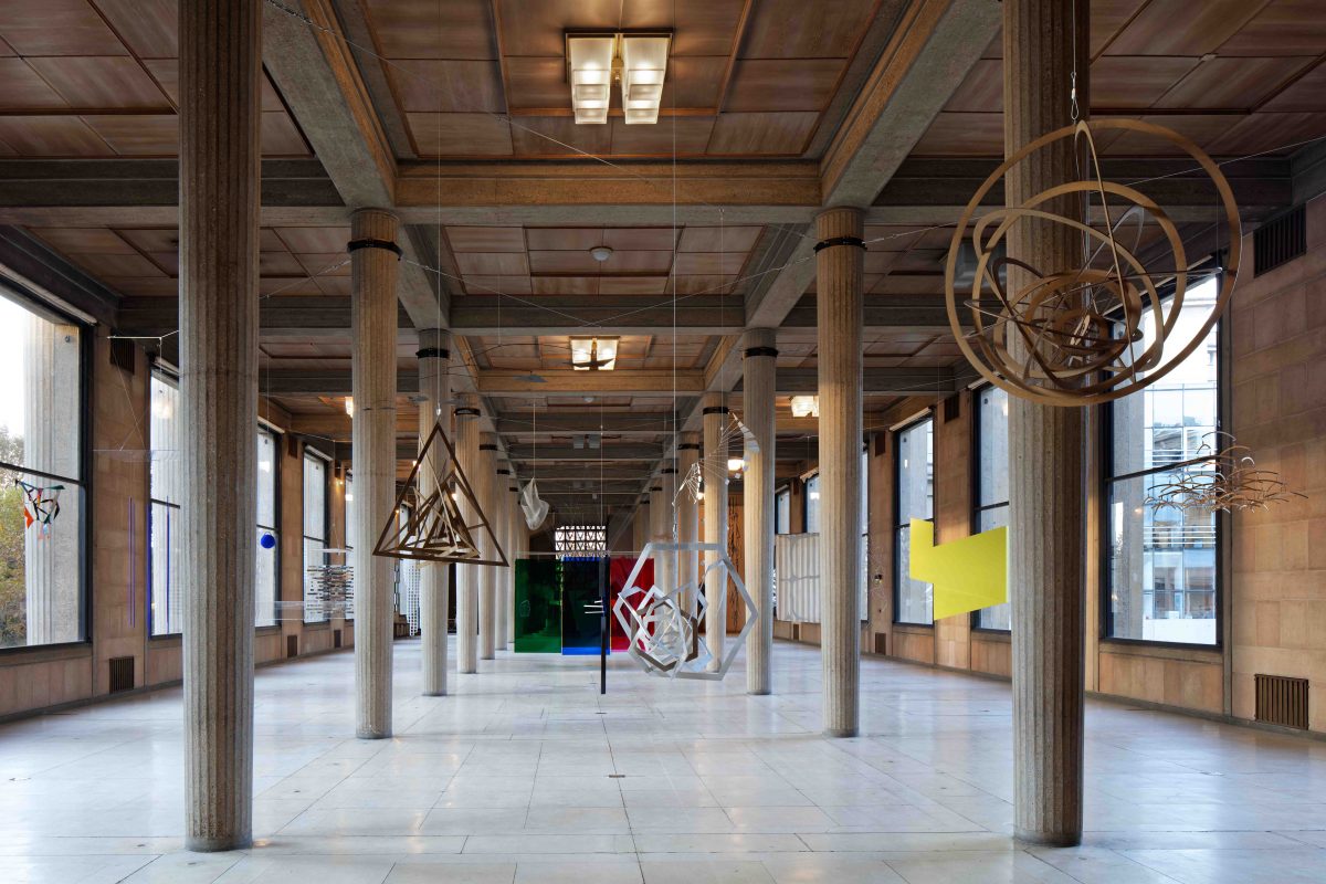 <i>Macchina inutile</i>, 1945-1977
</br>
installation view, Palais d'iéna, Paris>