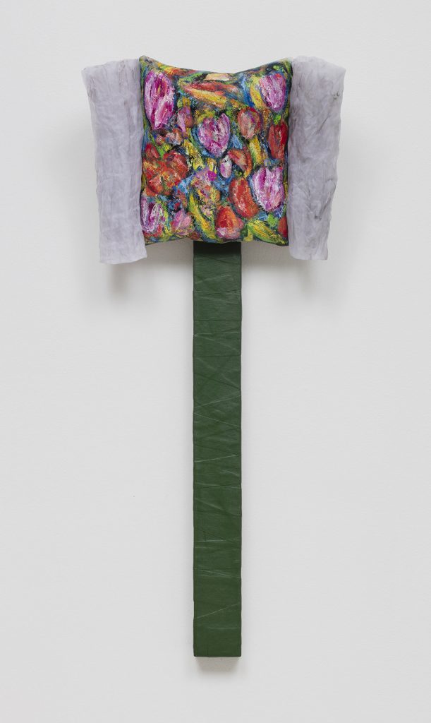 <i>untitled</I>, 2017
</br>
oil on canvas, linen and silk
</br>
99,1 x 43,2 x 43,2 cm / 39 x 17 x 17 in>