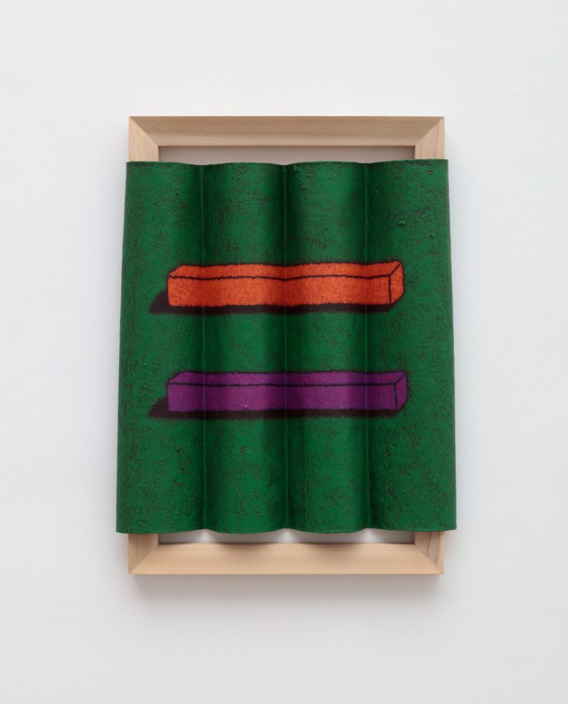 <i>untitled</I>, 2019
</br>
oil on canvas with poplar
</br>
61 x 47 x 6,4 cm / 24 x 18.5 x 2.5 in>