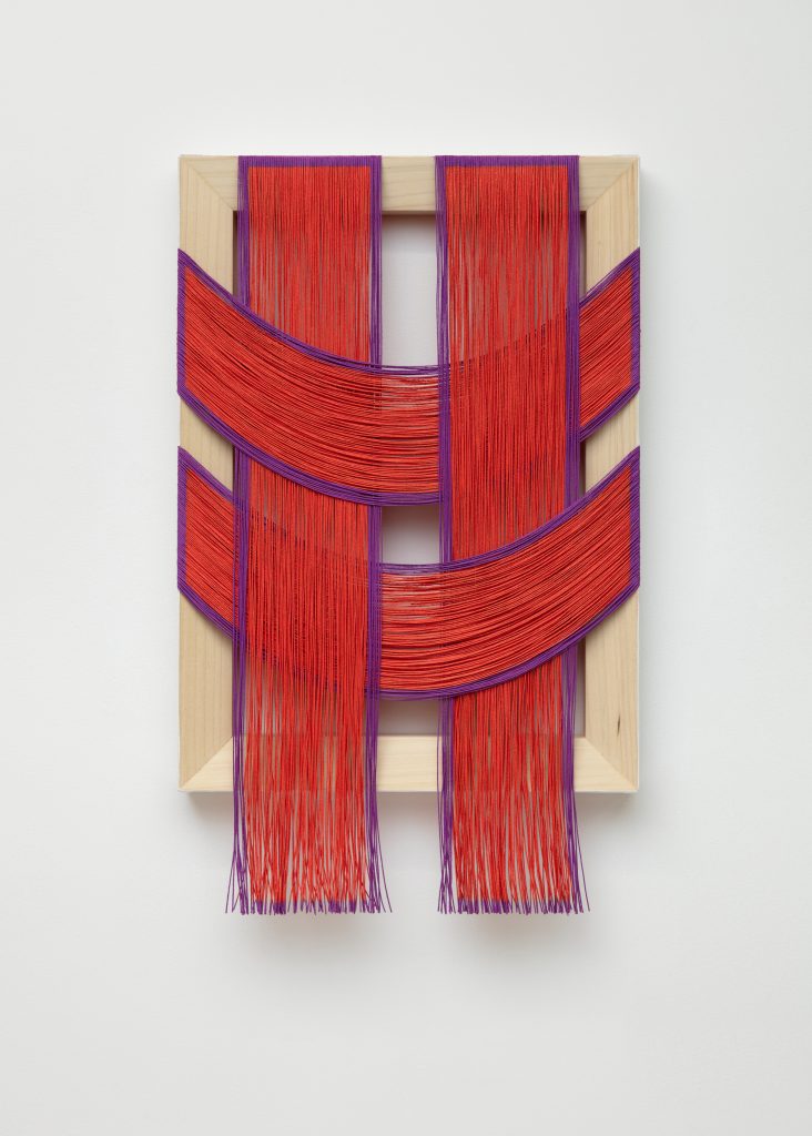 <i>untitled</I>, 2020
</br>
Oil on canvas and poplar, 54,6 x 33 x 3,8 cm / 35 x 18 x 1.5 in>