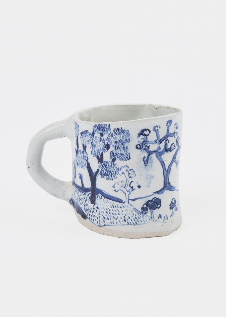 <i>untitled</I>, 1995
</br>
glazed ceramic, 10,2 x 14 x 10,2 cm / 4 x 5.5 x 4 in>