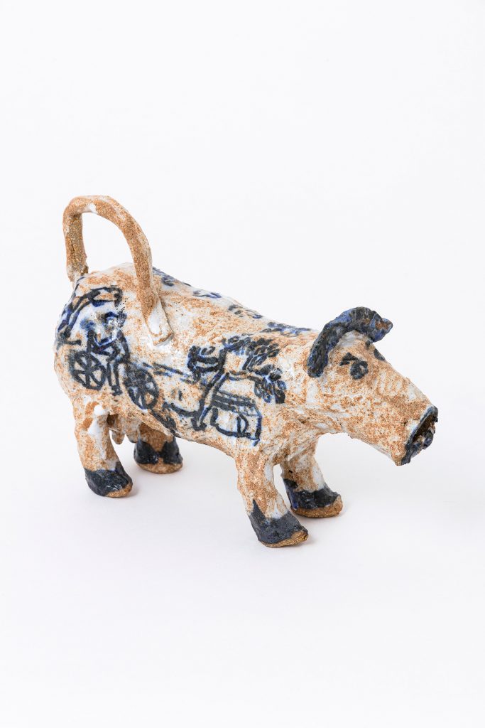 <i>untitled</I>, 2019
</br>
glazed ceramic
</br>
12,7 x 17,8 x 10,2 cm / 5 x 7 x 4 in>