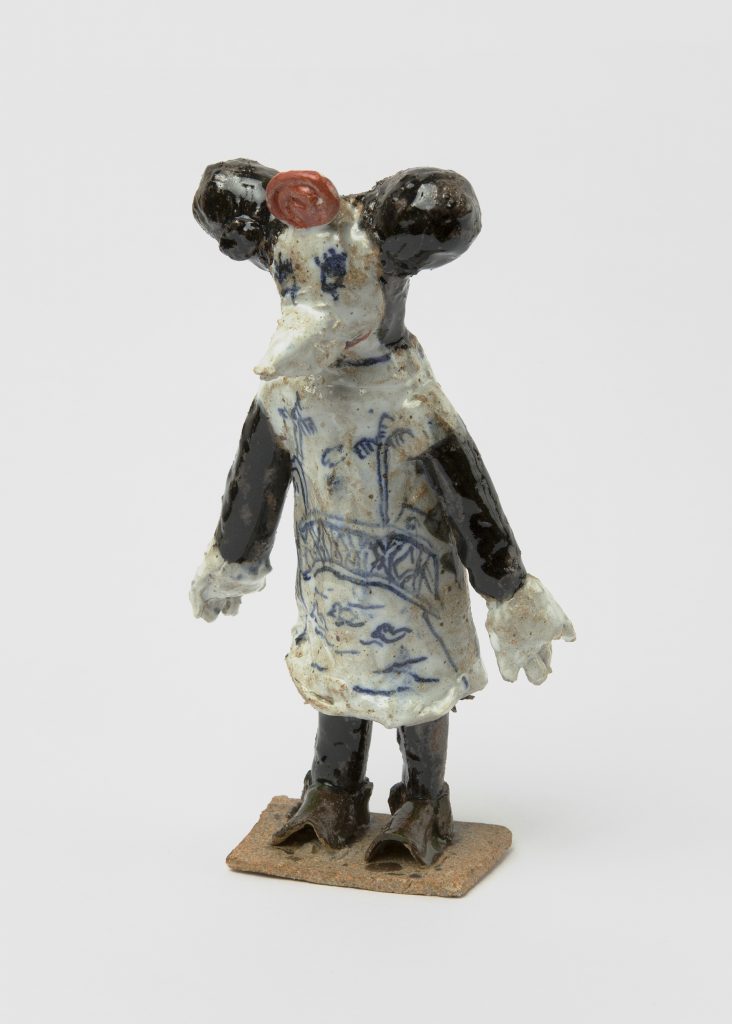 <i>untitled</i>, 2020
</br>
glazed ceramic, 23,5 x 12,7 x 8,8 cm / 9.1 x 5 x 3.1 in>