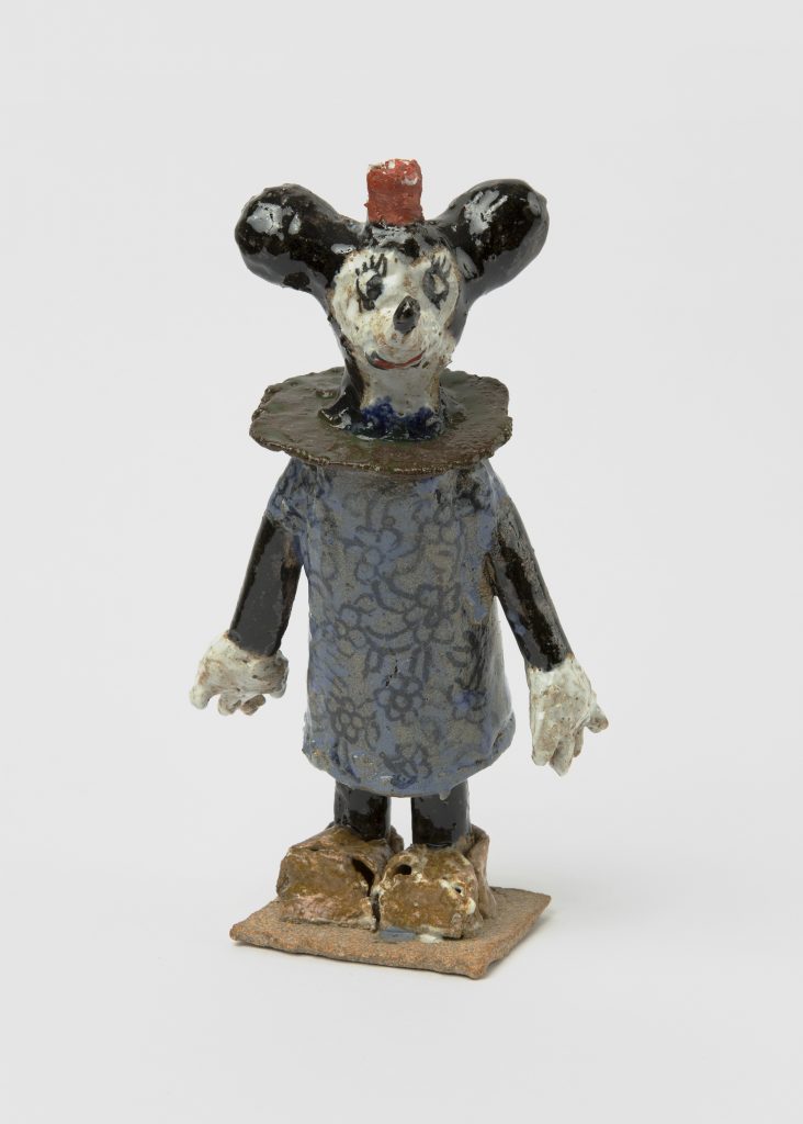 <i>untitled</i>, 2021
</br>
glazed ceramic, 24,7 x 12,3 x 9,5  cm / 9.7 x 4.8 x 3.7 in>