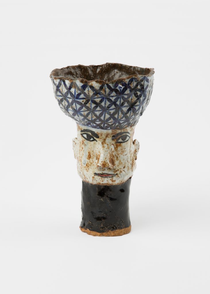 <i>untitled</i>, 2003
</br>
glazed ceramic, 19,7 x 12,7 x 12,1 cm / 7.8 x 5 x 4.8 in>