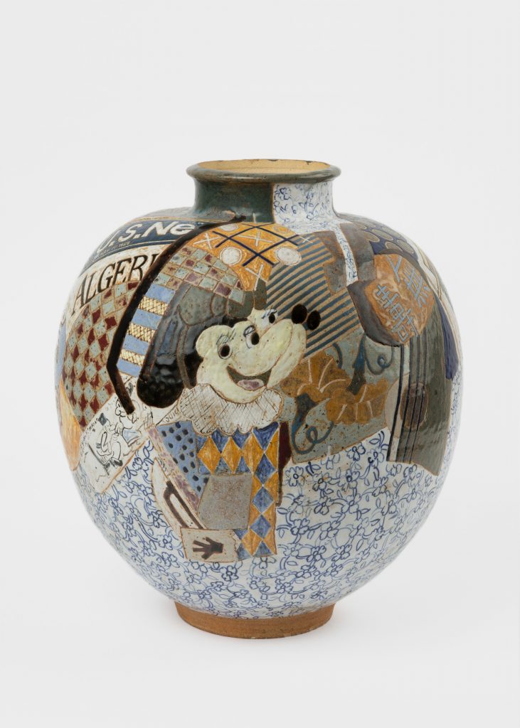 <i>untitled</i>, 1989
</br>
glazed ceramic, 43,2 x 35,6 x 35,6 cm / 17 x 14 x 14 in>