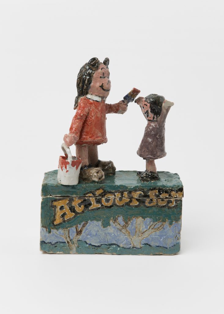 <i>untitled</i>, 2020
</br>
glazed ceramic </br> 26 x 19,6 x 8,8 cm / 10.2 x 7.7 x 3.4  in>