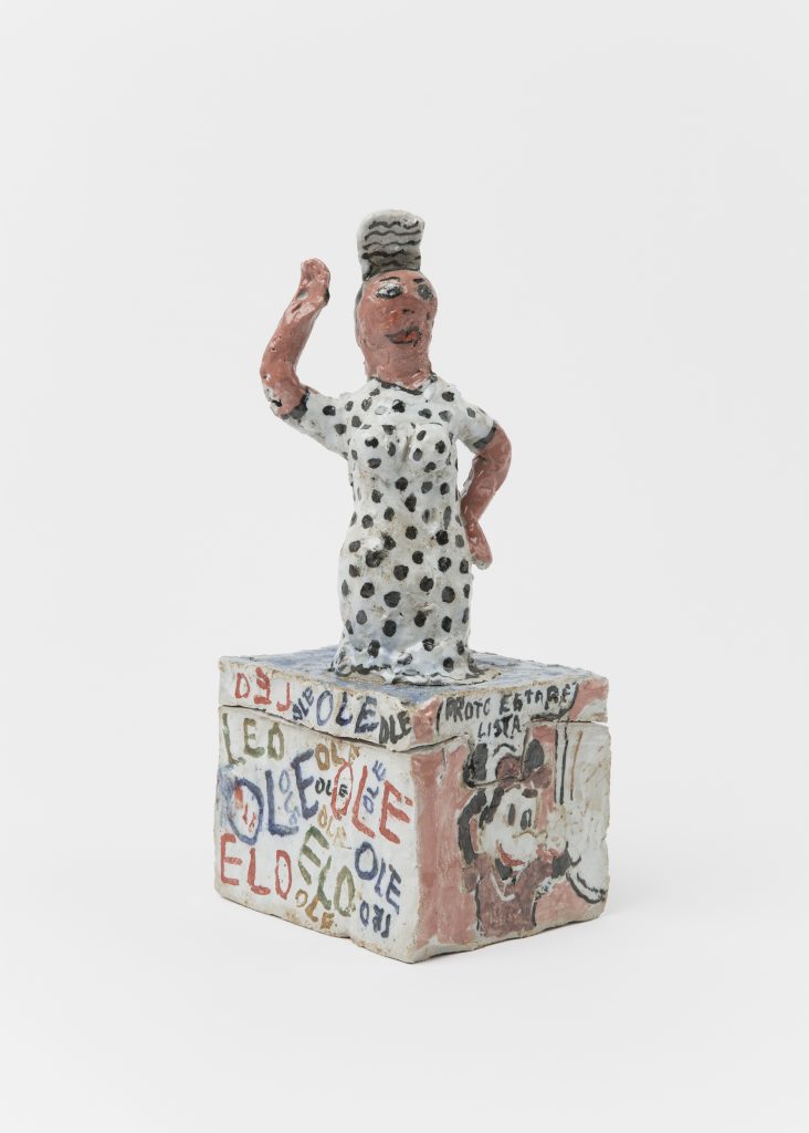 <i>untitled</i>, 2021
</br>
glazed ceramic </br> 22,2 x 8,3 x 8,9 cm / 8.7 x 3.2 x 3.5 in>