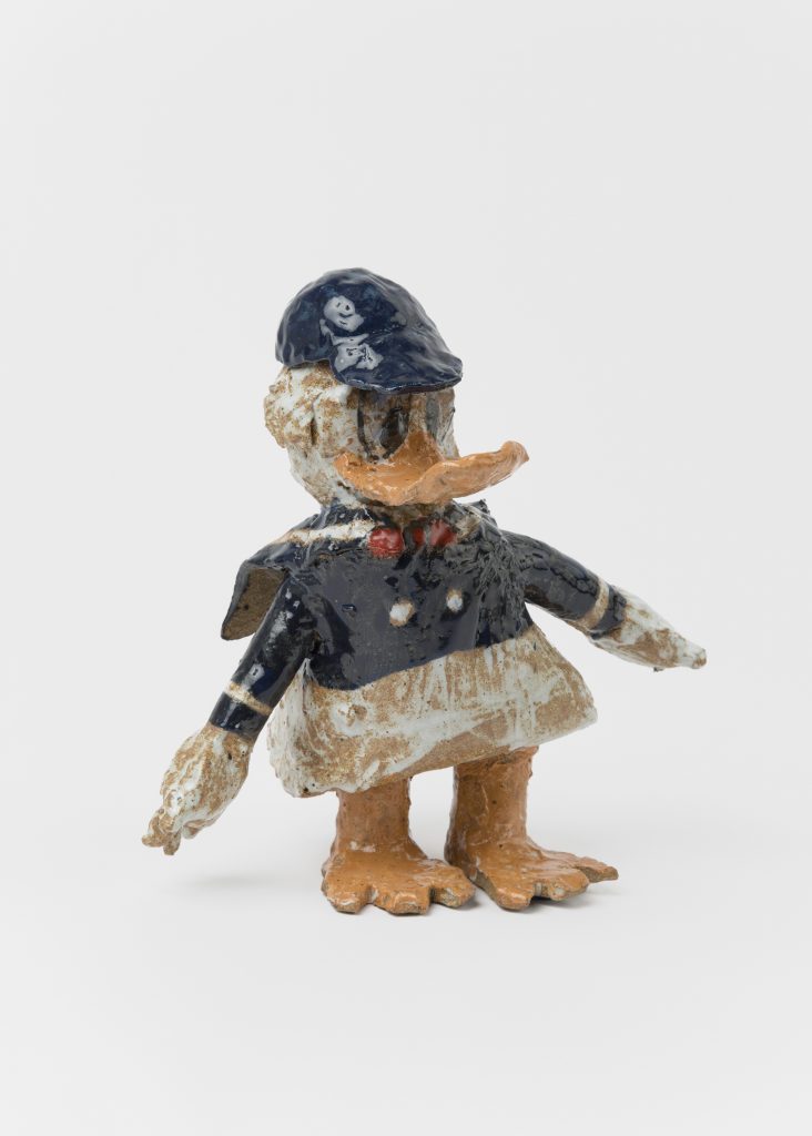 <i>untitled</i>, 2021
</br>
glazed ceramic </br> 22,9 x 22,2 x 17,1 cm / 9 x 8.7 x 6.7 in>