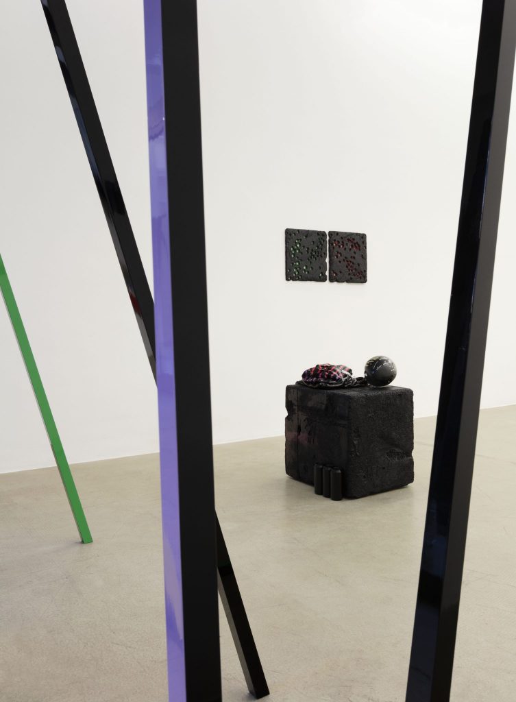 eva rothschild, installation view, kaufmann repetto, milano, 2017
