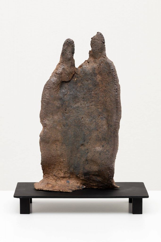 <i>walking man</i>, 2012</br>
wood klin, fired stoneware</br>44 × 26 × 11 cm