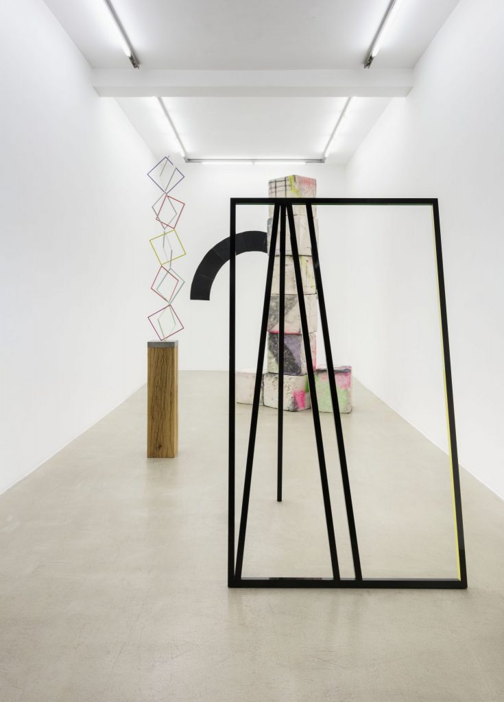 eva rothschild, installation view, kaufmann repetto, milano, 2017